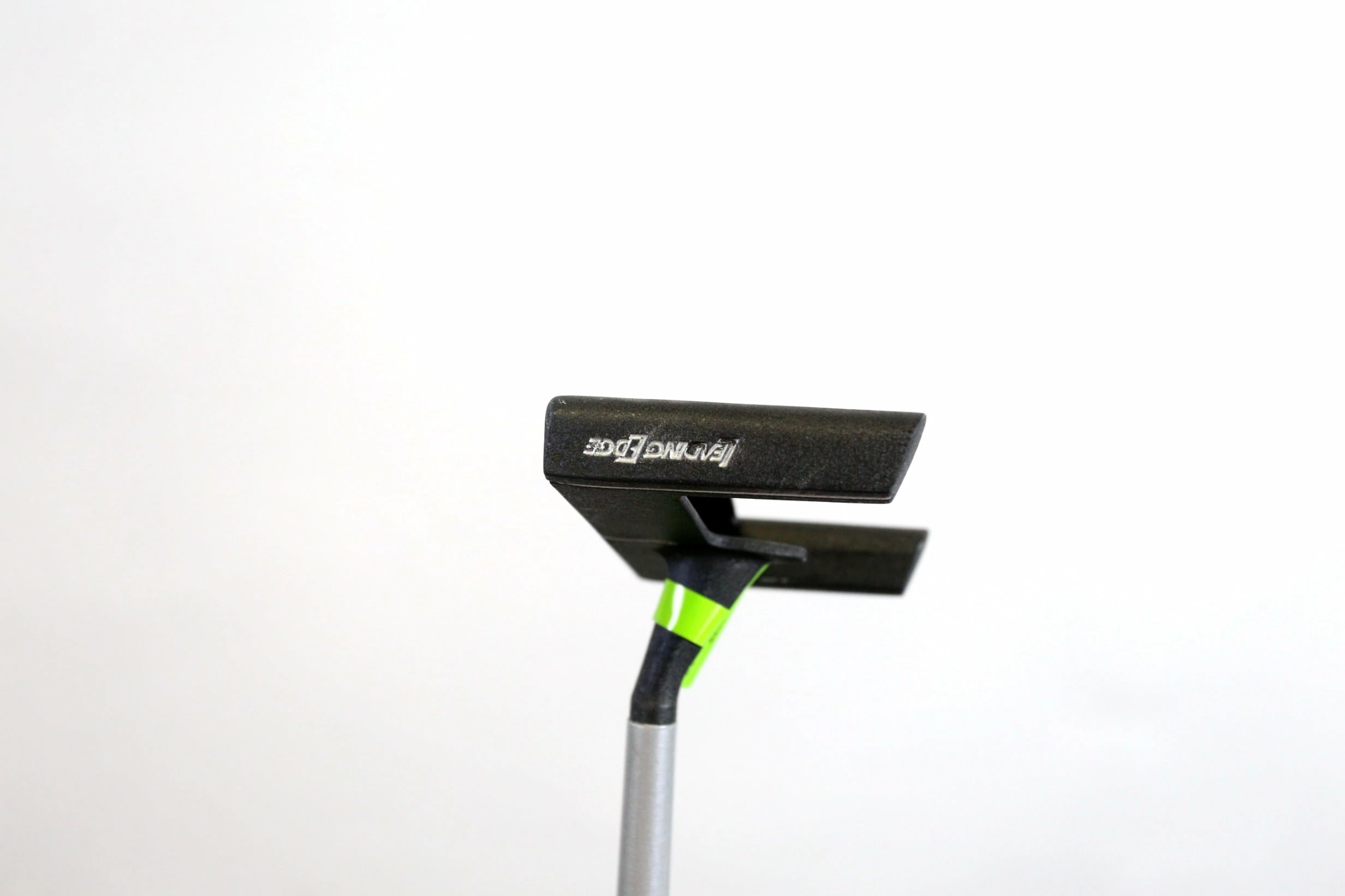 Leading Edge Tour Model Putter RH 35 In Graphite Shaft - Image 5